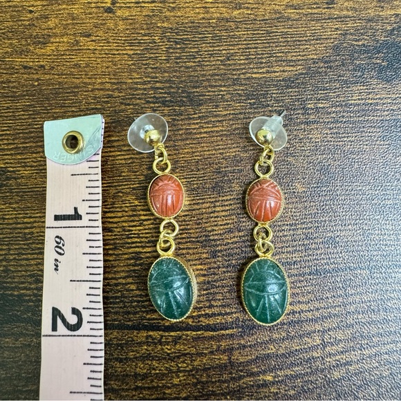 Carved Scarab Beetle Earrings Green and Red Chalcedony Gold Tone Dangle Posts - Picture 2 of 8